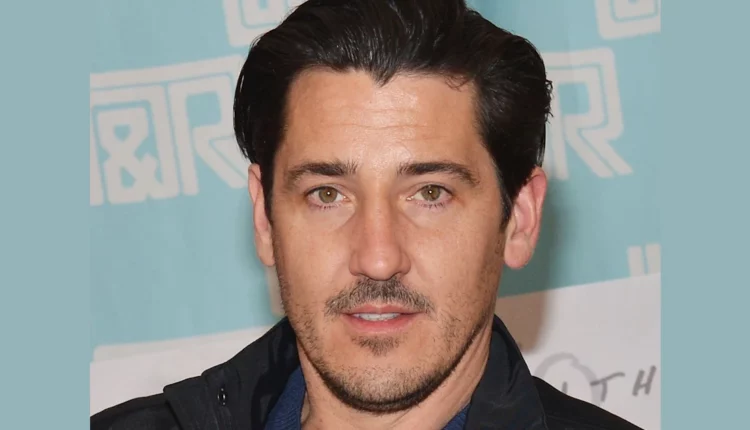 Jonathan-Knight