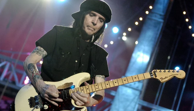 -Mick-Mars